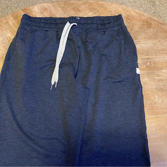 Vuori Performance Jogger in Midnight Heather - Picture 3 of 10